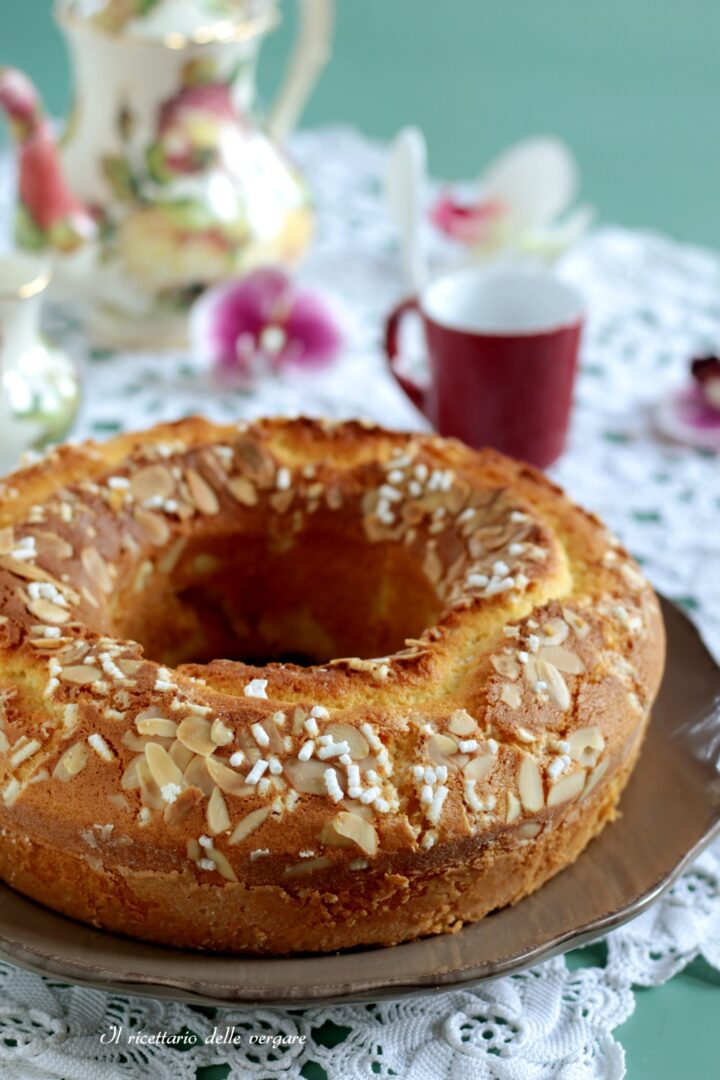 ciambellone-limone-mandorle-scaglie-zucchero