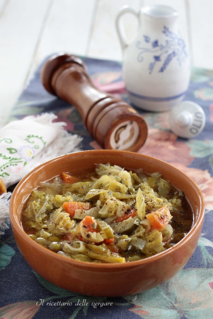 Zuppa di Verza e Porri con Primizie di Primavera - Veduta Verticale