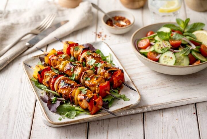 Spiedini di pollo in agrodolce glassati con aceto balsamico e miele
