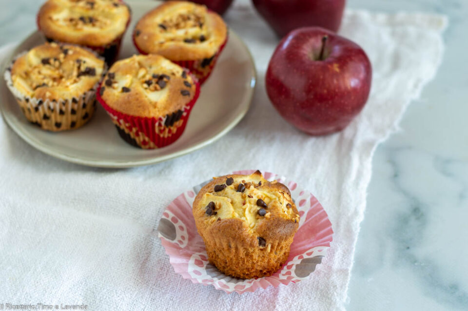 Muffin alle mele con gocce di cioccolato