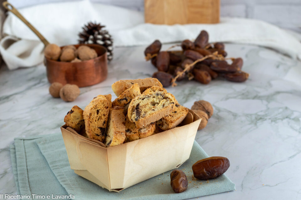 biscotti con noci e datteri