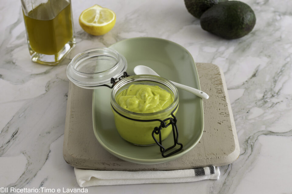 maionese di avocado con uova sode