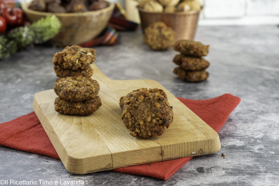 biscotti con frutta secca e datteri