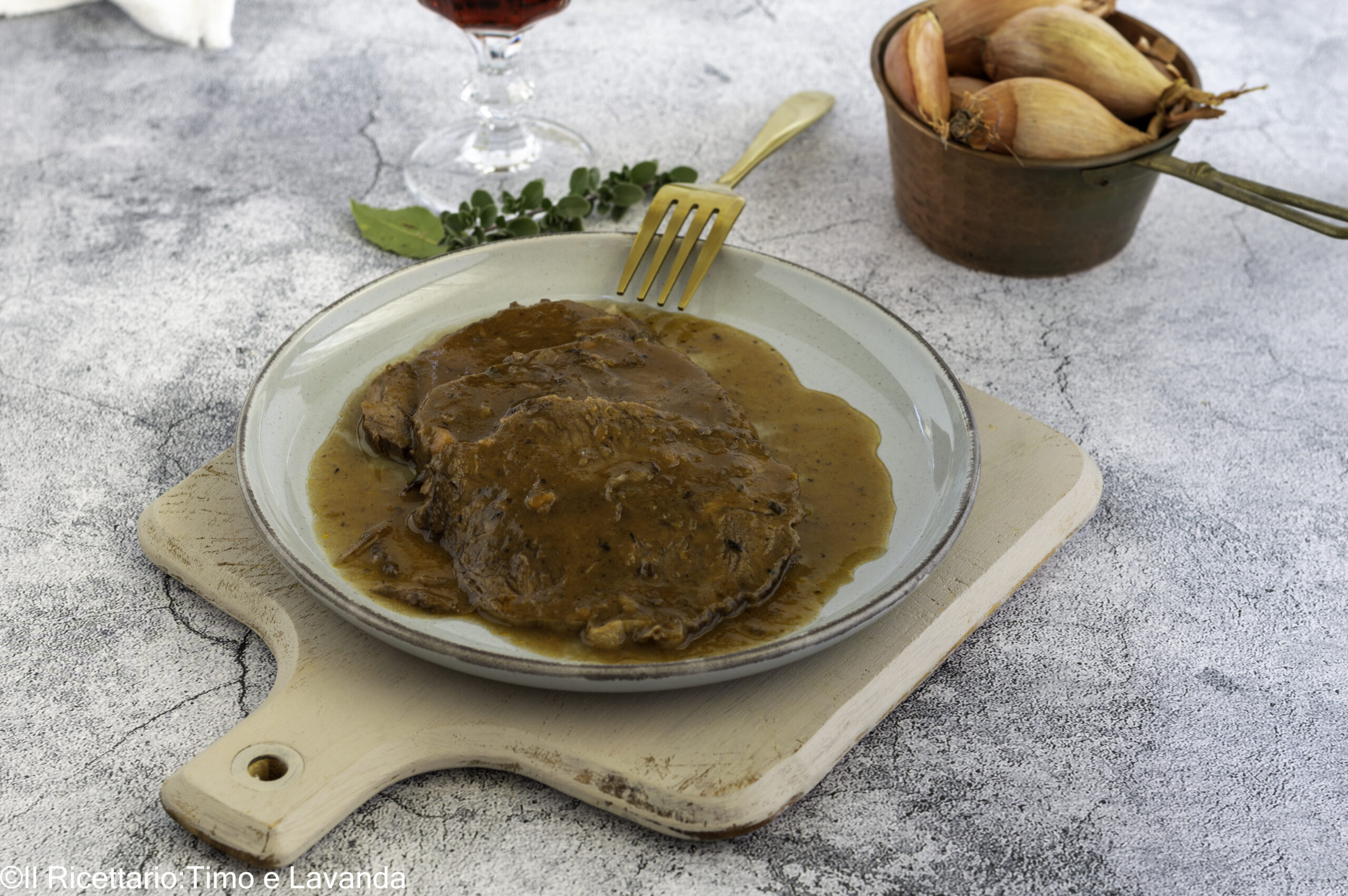 Brasato al Nebbiolo cotto lentamente con carne tenera