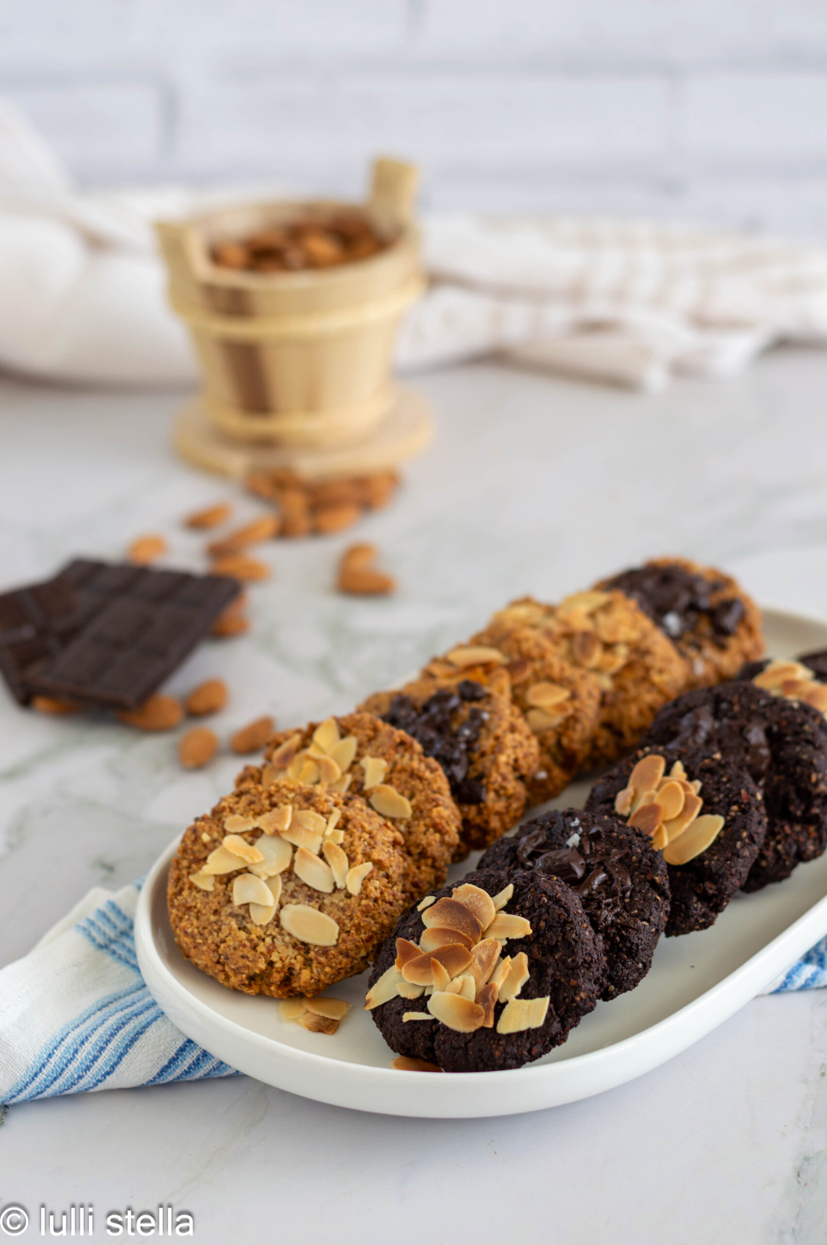 Biscotti keto alla vaniglia morbidi e profumati, ideali per la colazione low carb.