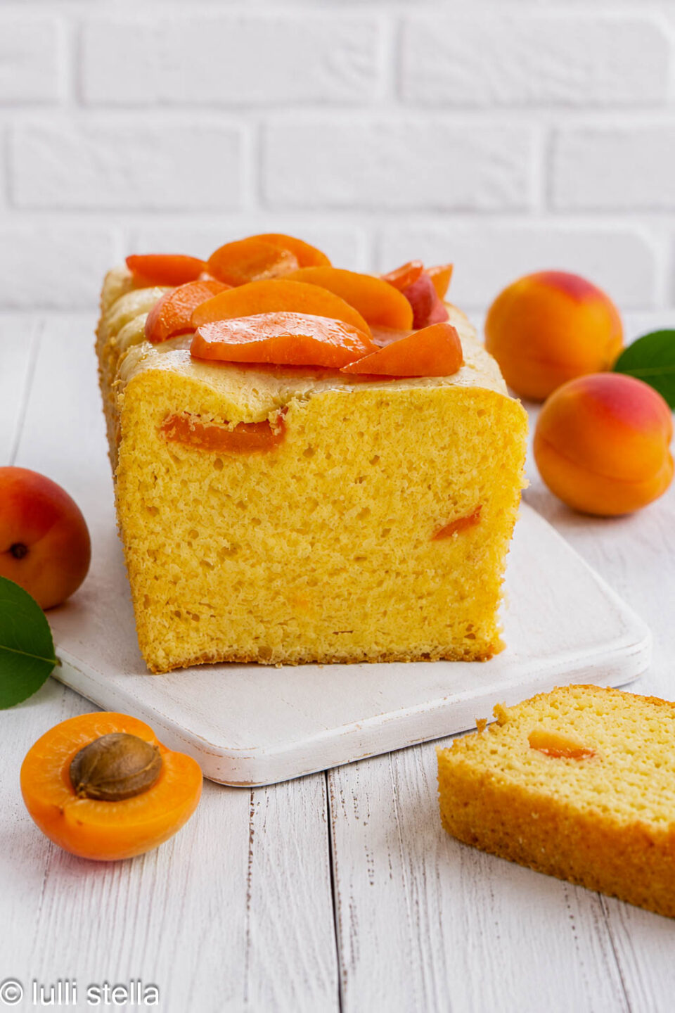 Plumcake all'albicocca e mascarpone senza glutine soffice con albicocche fresche