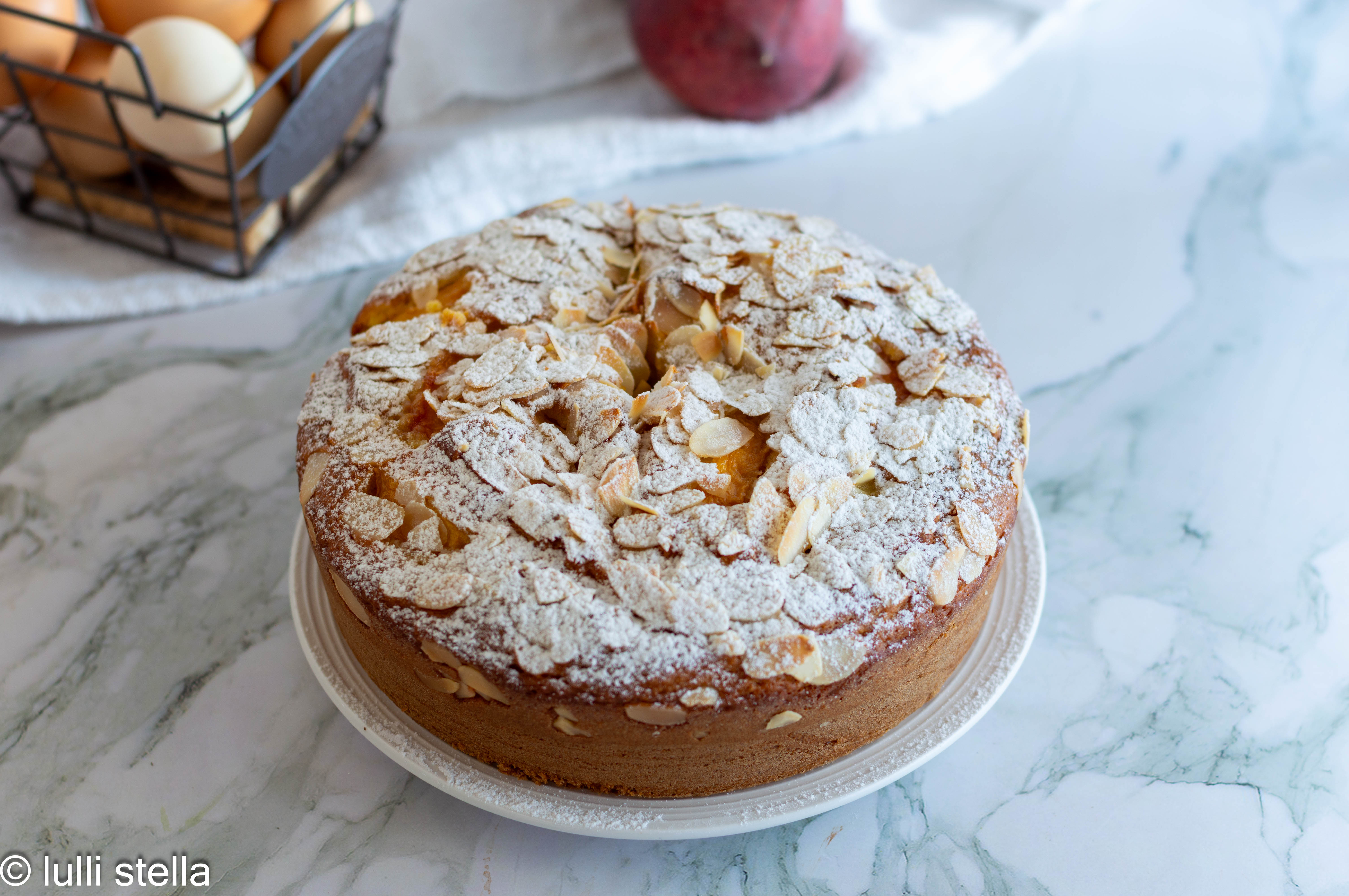 Torta alle pesche e yogurt senza glutine con farina di riso