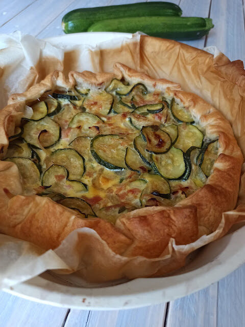 Torta salata con zucchine e cipolle