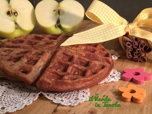 Waffle soffici con mela e cannella – La colazione perfetta