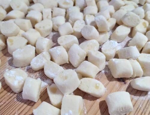 Gnocchi di patate senza glutine fatti in casa con purea di zucca.