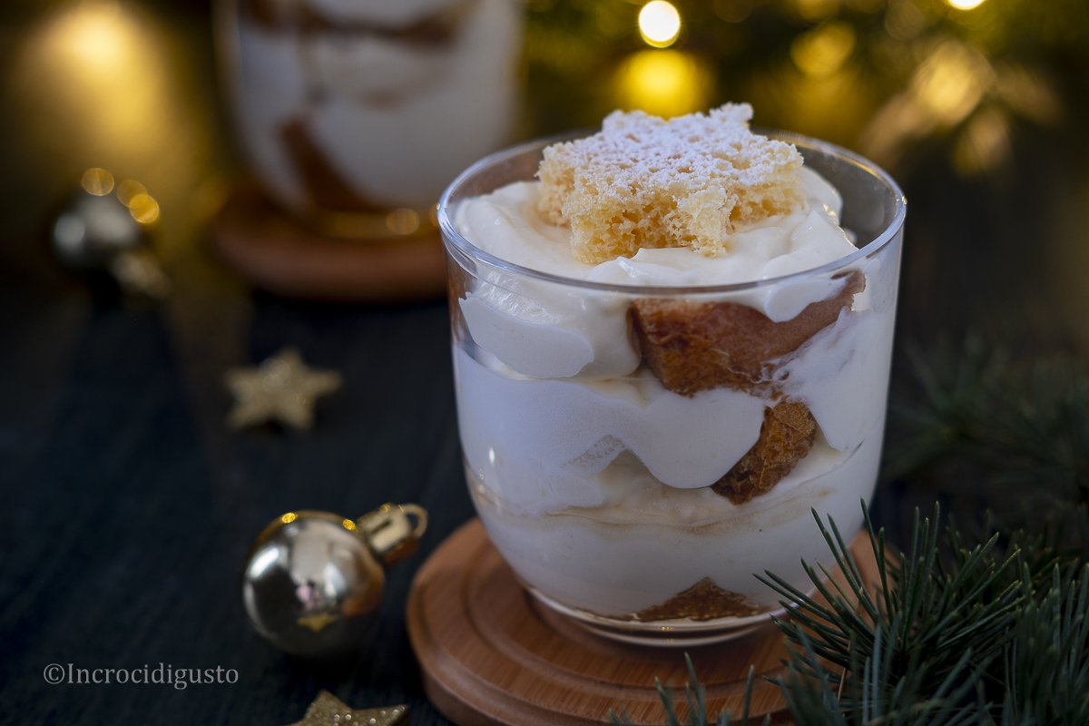 Coppe di pandoro e crema