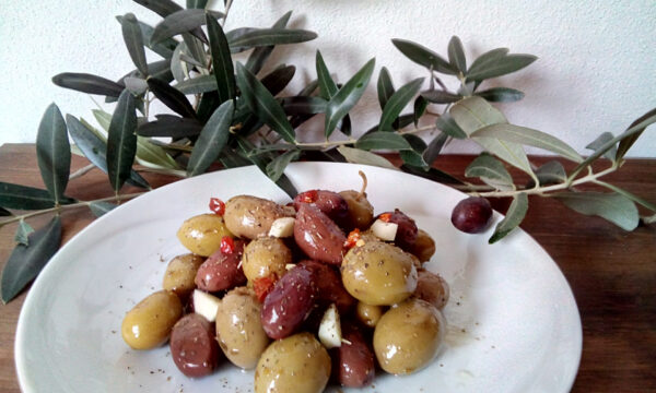 Olive marinate con peperoncino