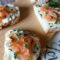 Crostini al salmone e gorgonzola