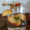 Acqua detox aromatizzata alla pesca e rosmarino