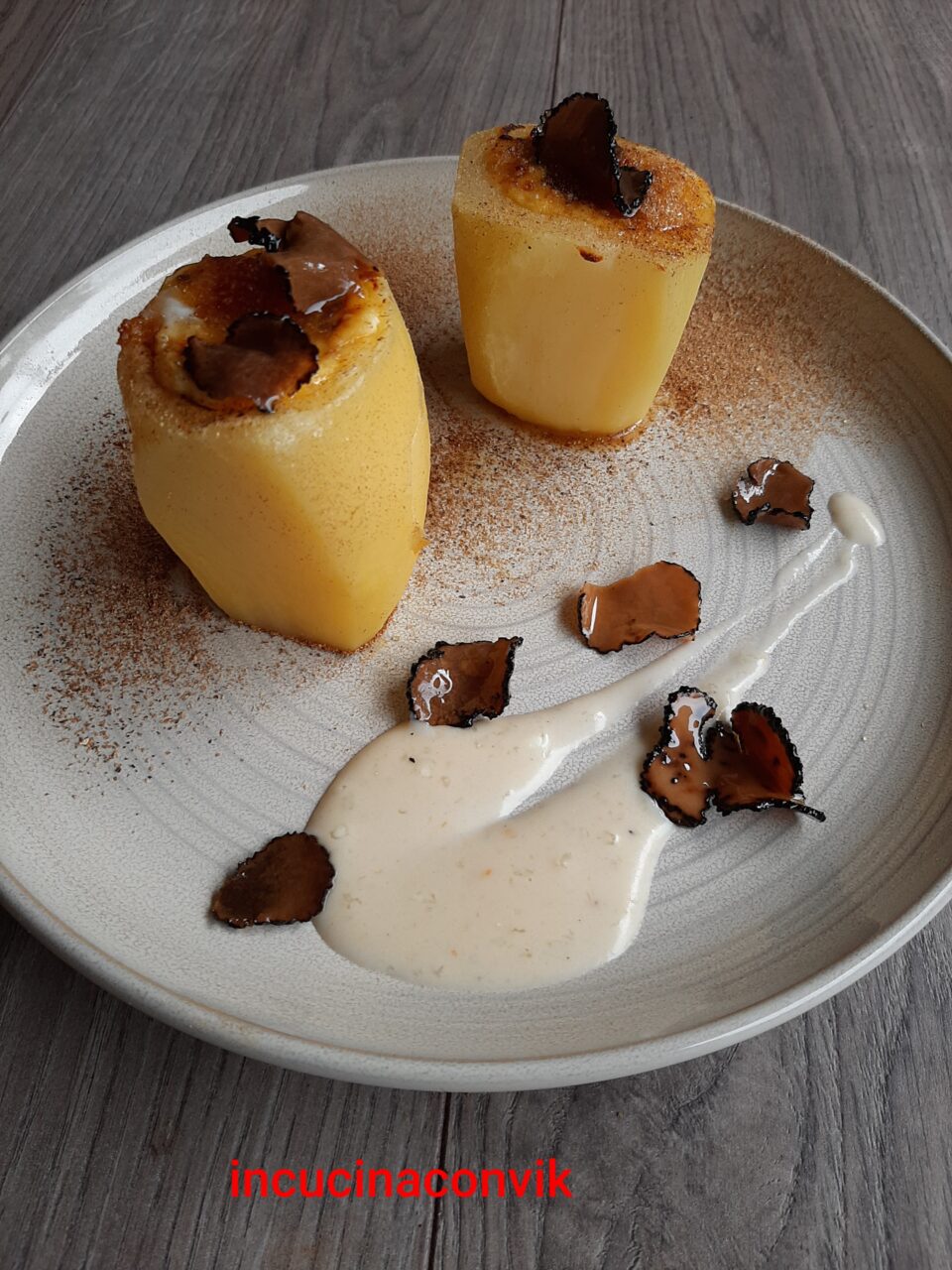 Cubi di patate farciti con creme brulé al parmigiano, uova di quaglia