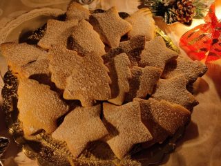BISCOTTI NATALIZI MIELE E CANNELLA SENZA BURRO