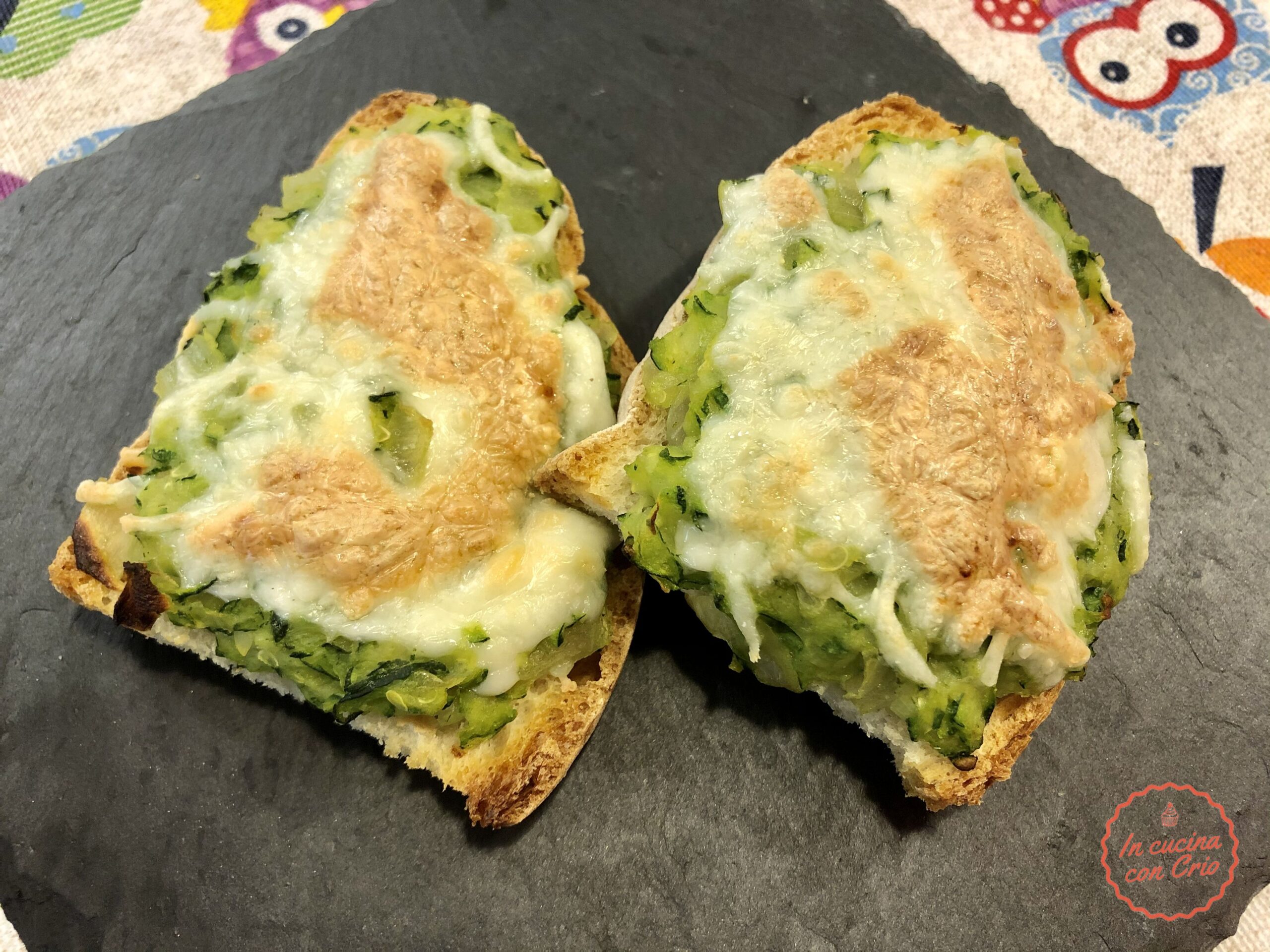 Crostini zucchine e mozzarella facili veloci