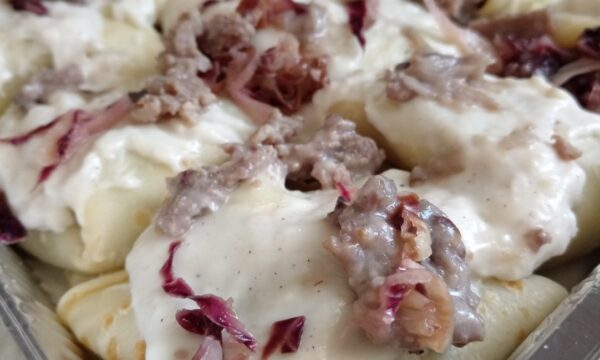 Crespelle radicchio e salsiccia
