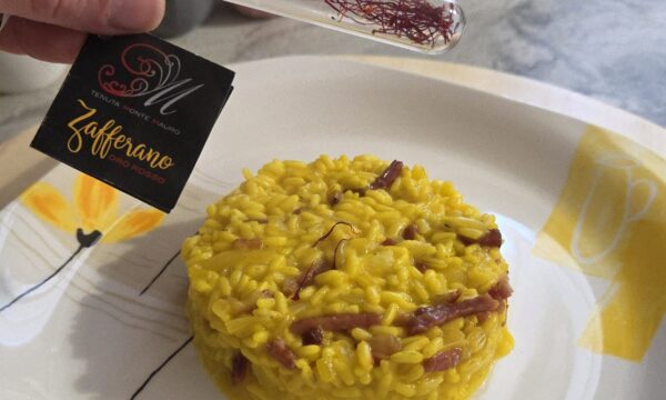 Risotto allo zafferano e speck croccante