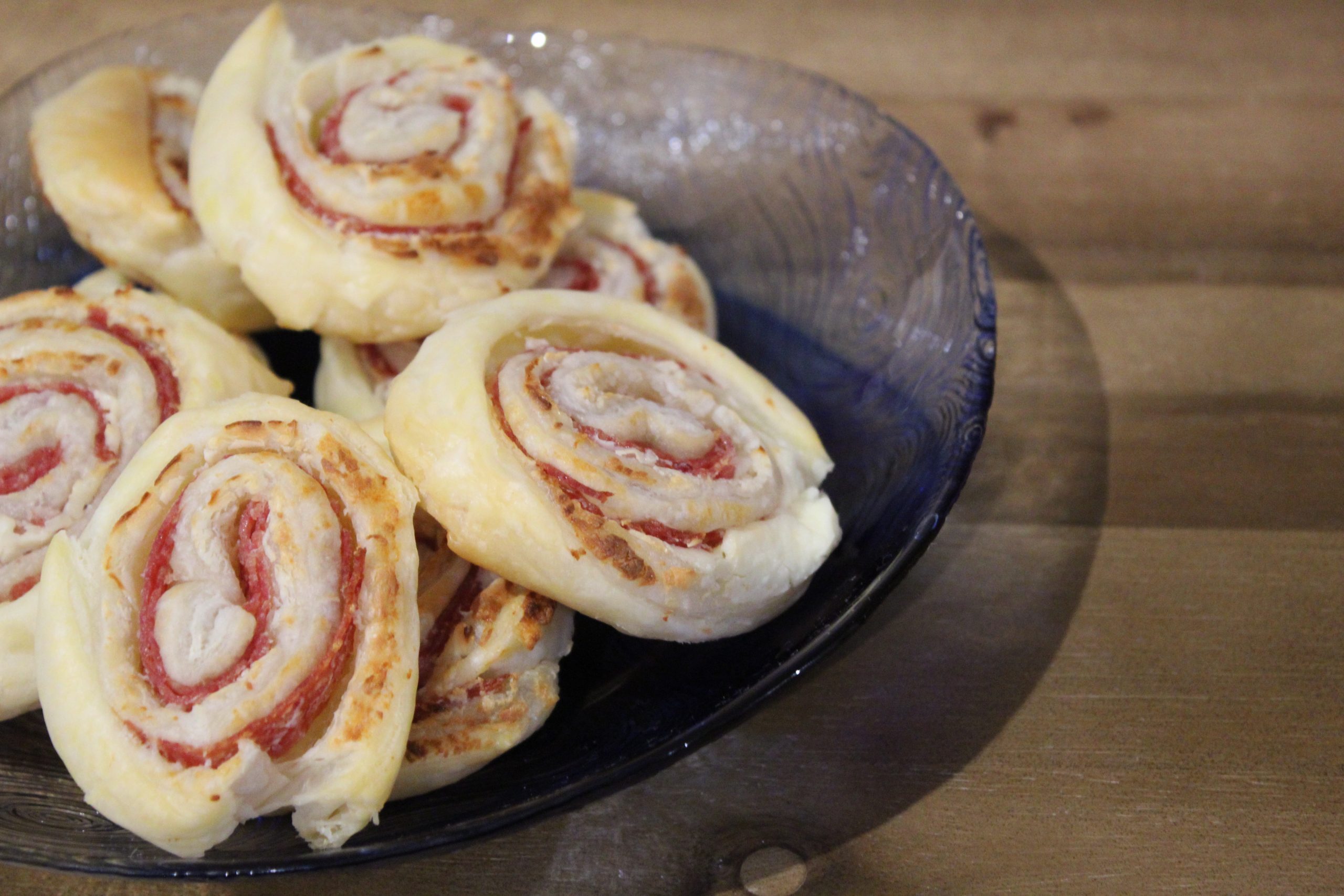 Girelle di pasta sfoglia con salame e Philadelphia Incucinaconlucy