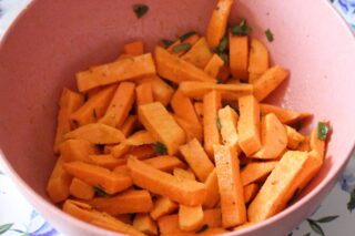 patate dolci condite con erbe aromatiche