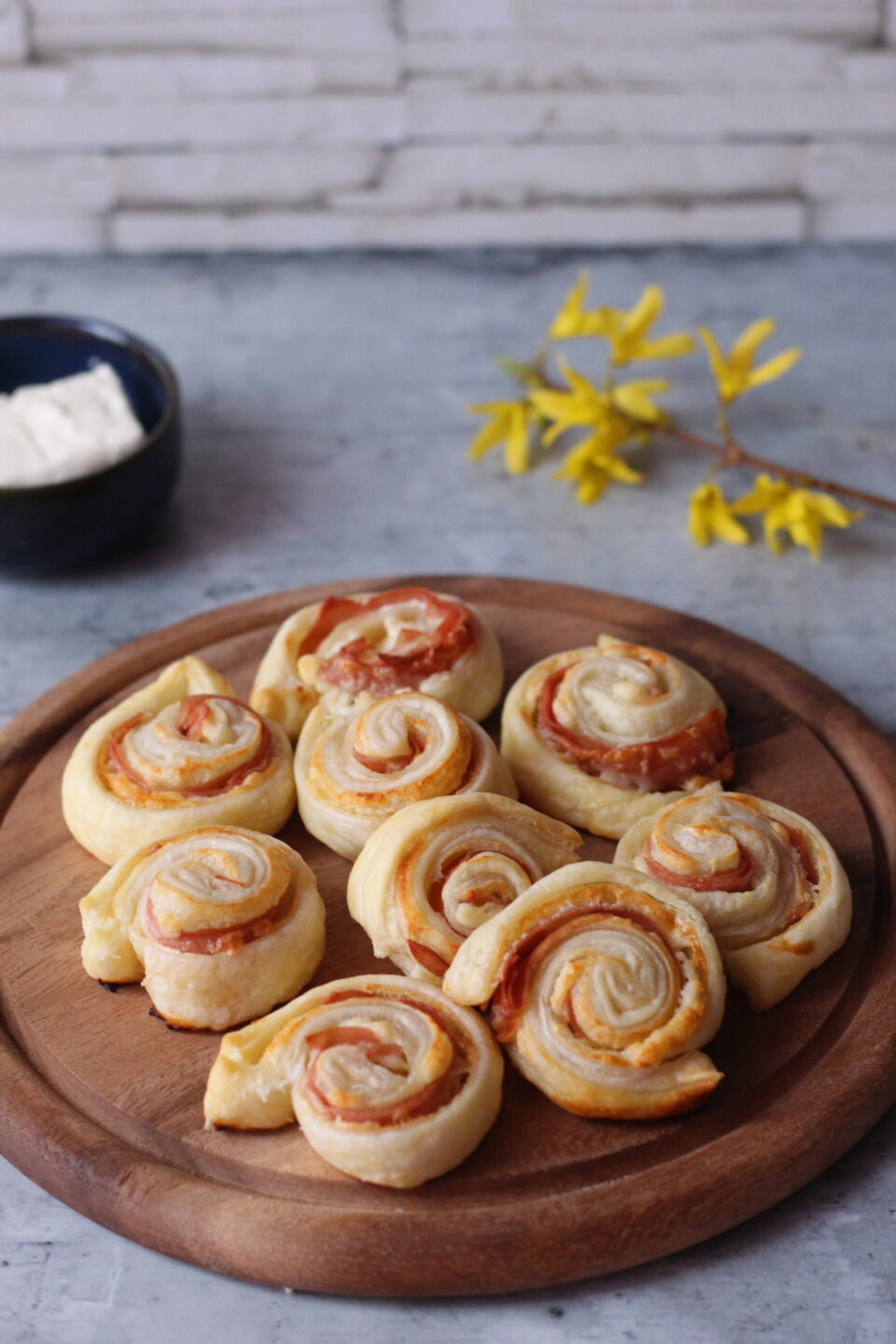 girelle sfoglia stracchino e mortadella