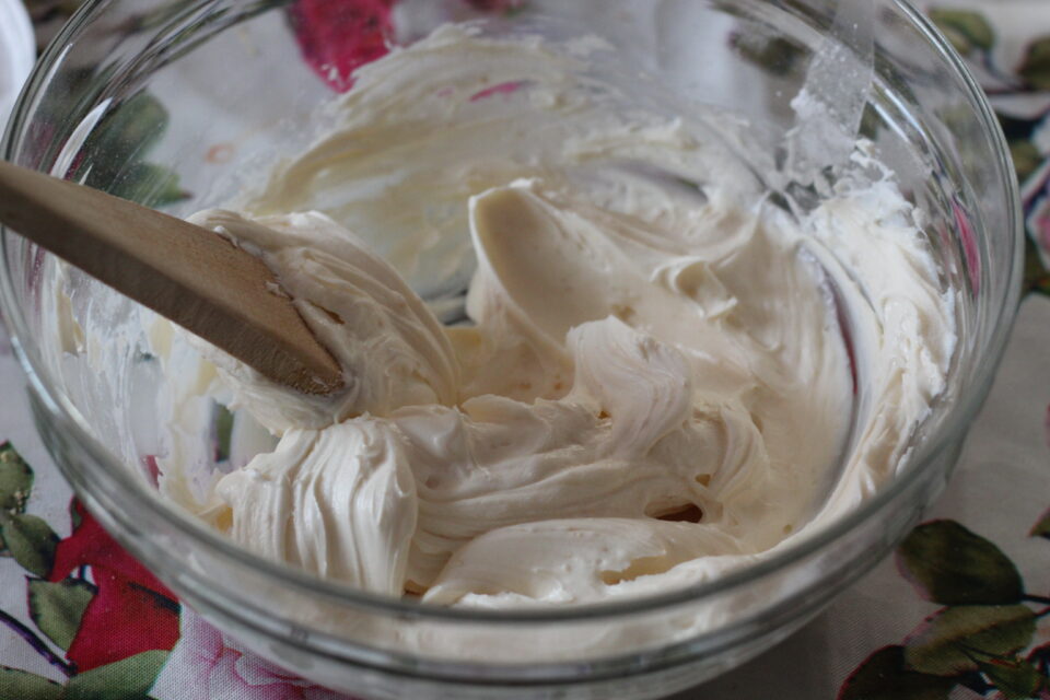 crema con mascarpone e zucchero a velo