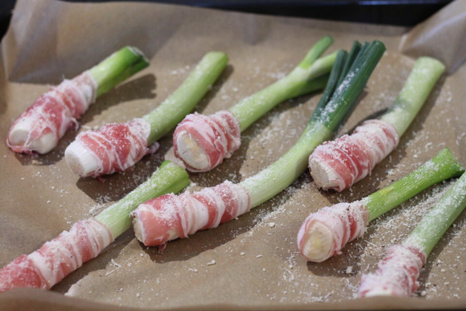 cipollotti con pancetta e grana grattugiato