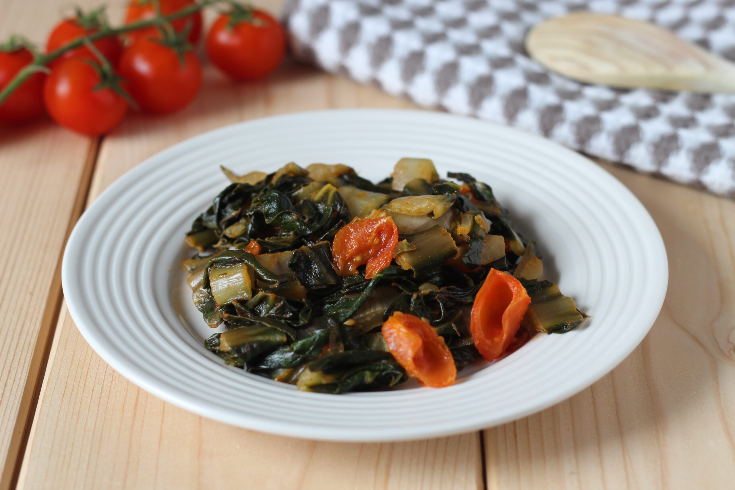 bietole con pomodorini in padella