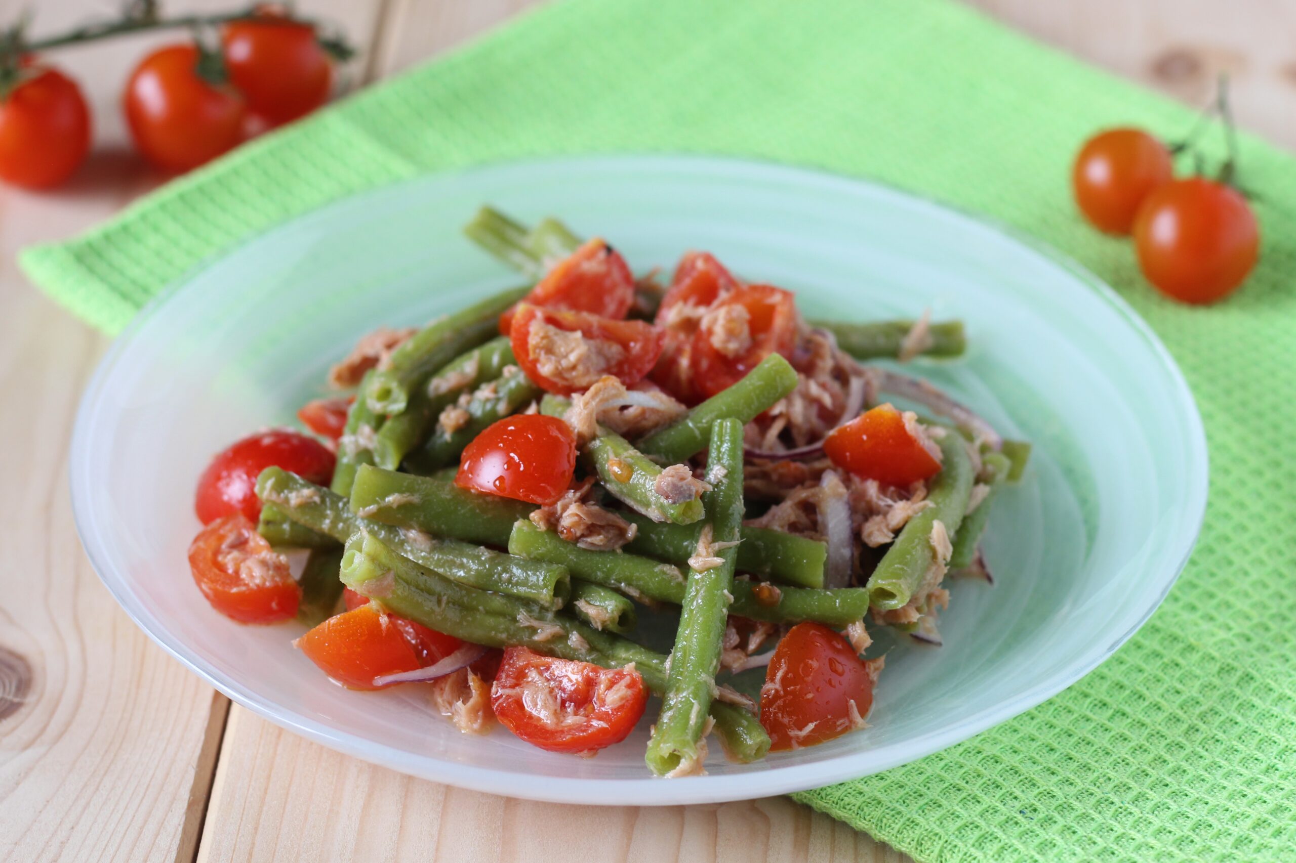 insalata di fagiolini con tonno e pomodorini