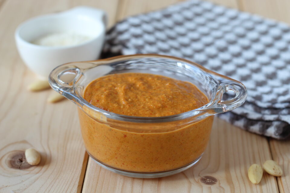 pesto ai peperoni arrostiti mandorle e capperi