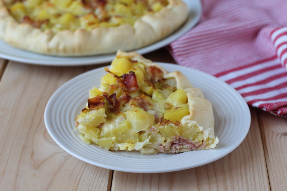 torta salata con patate porro e speck