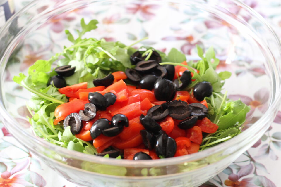 aggiunta delle olive nere
