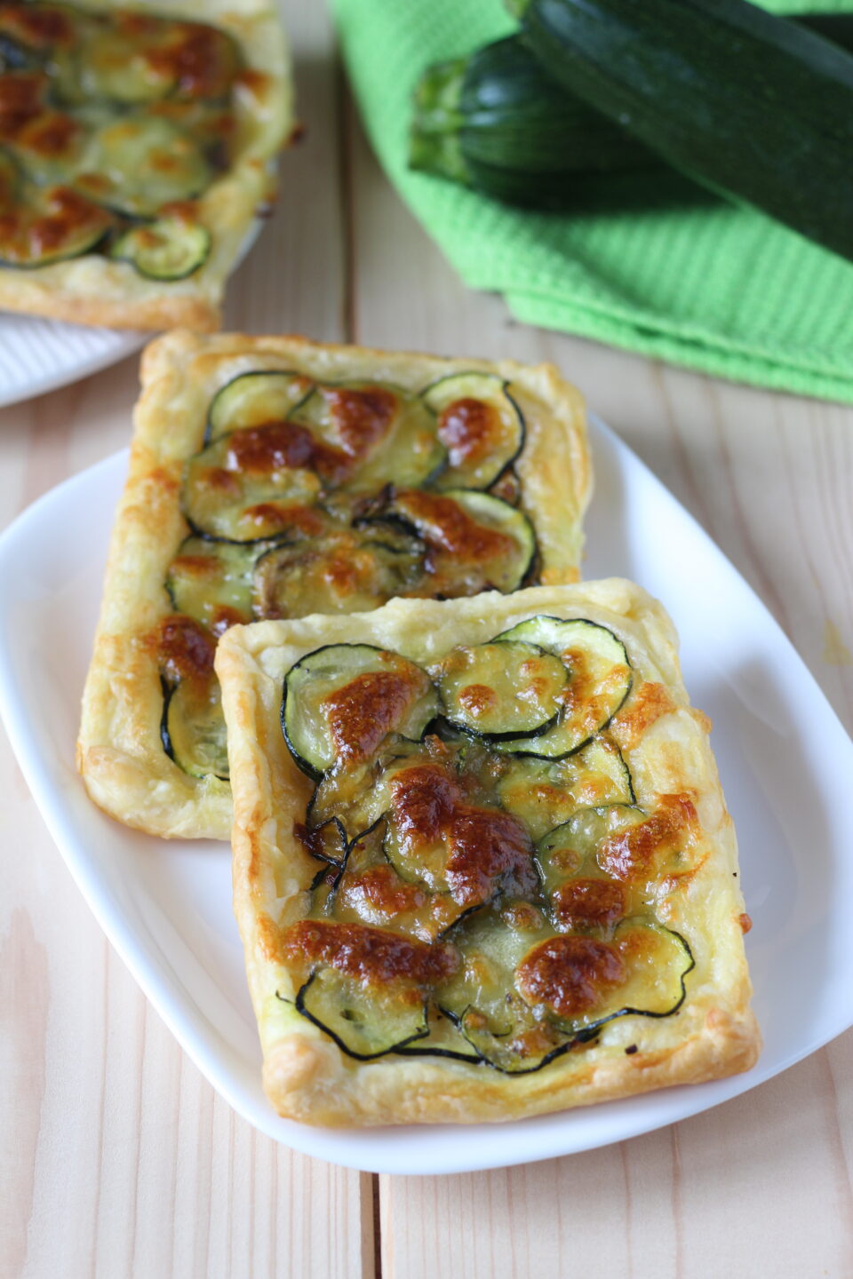 sfogliatine con zucchine e mozzarella