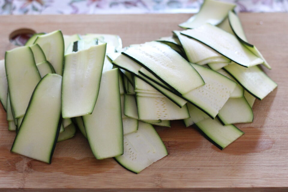 zucchine tagliate con la mandolina