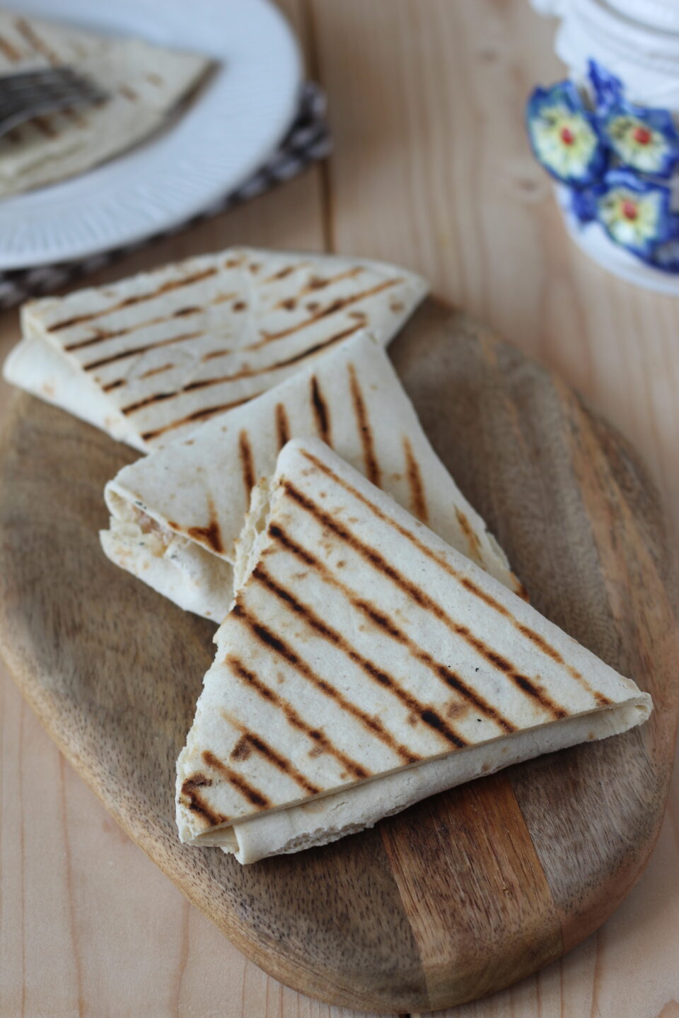 triangolini di piadina con tonno e Philadelphia