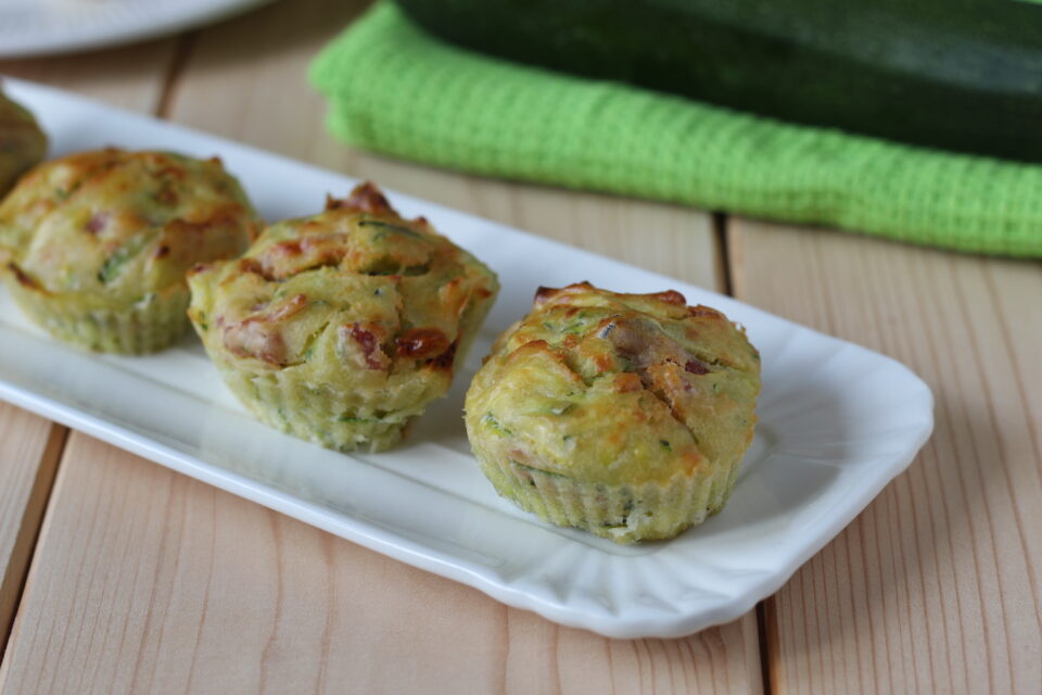 muffin di albumi con zucchine e speck