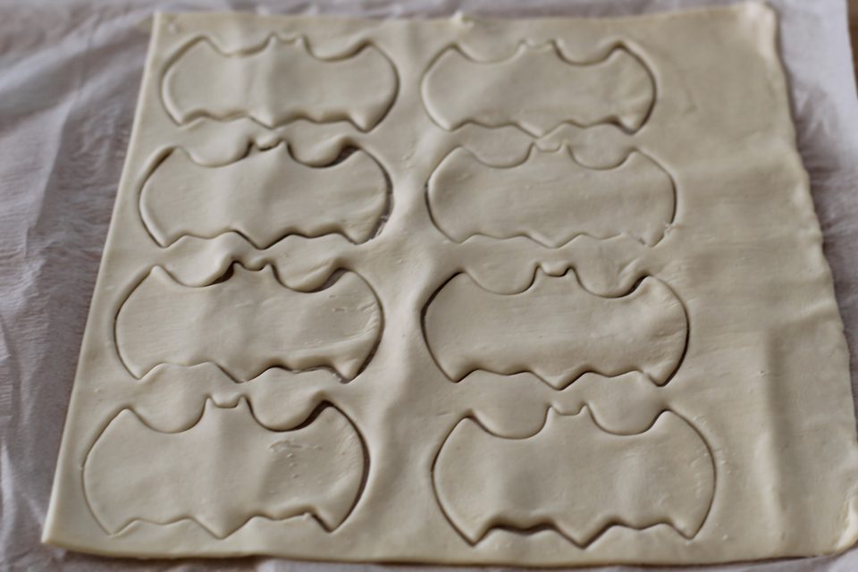 forma pipistrelli su pasta sfoglia