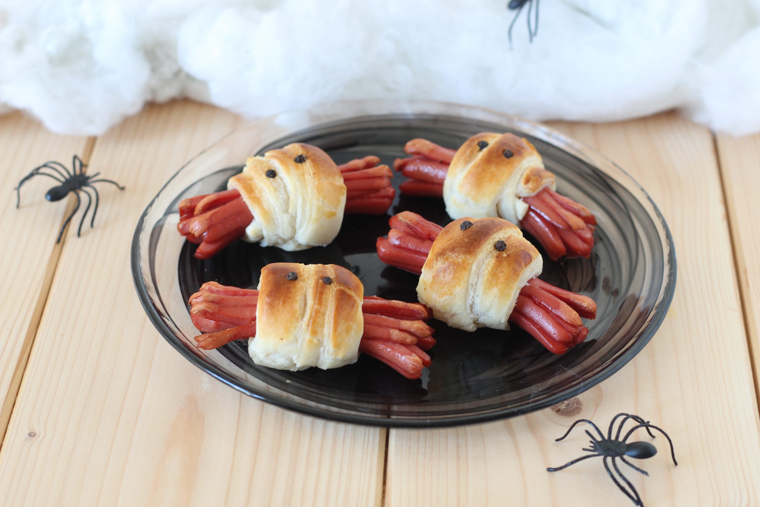 ragnetti di halloween con wurstel e pasta sfoglia