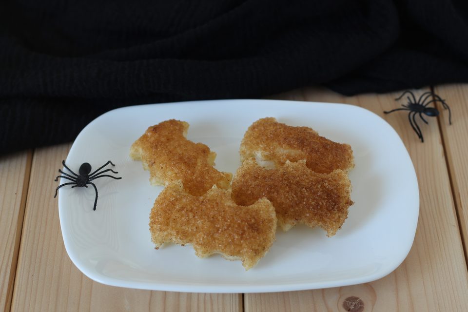 pipistrelli di sfoglia con burro, zucchero di canna e cannella