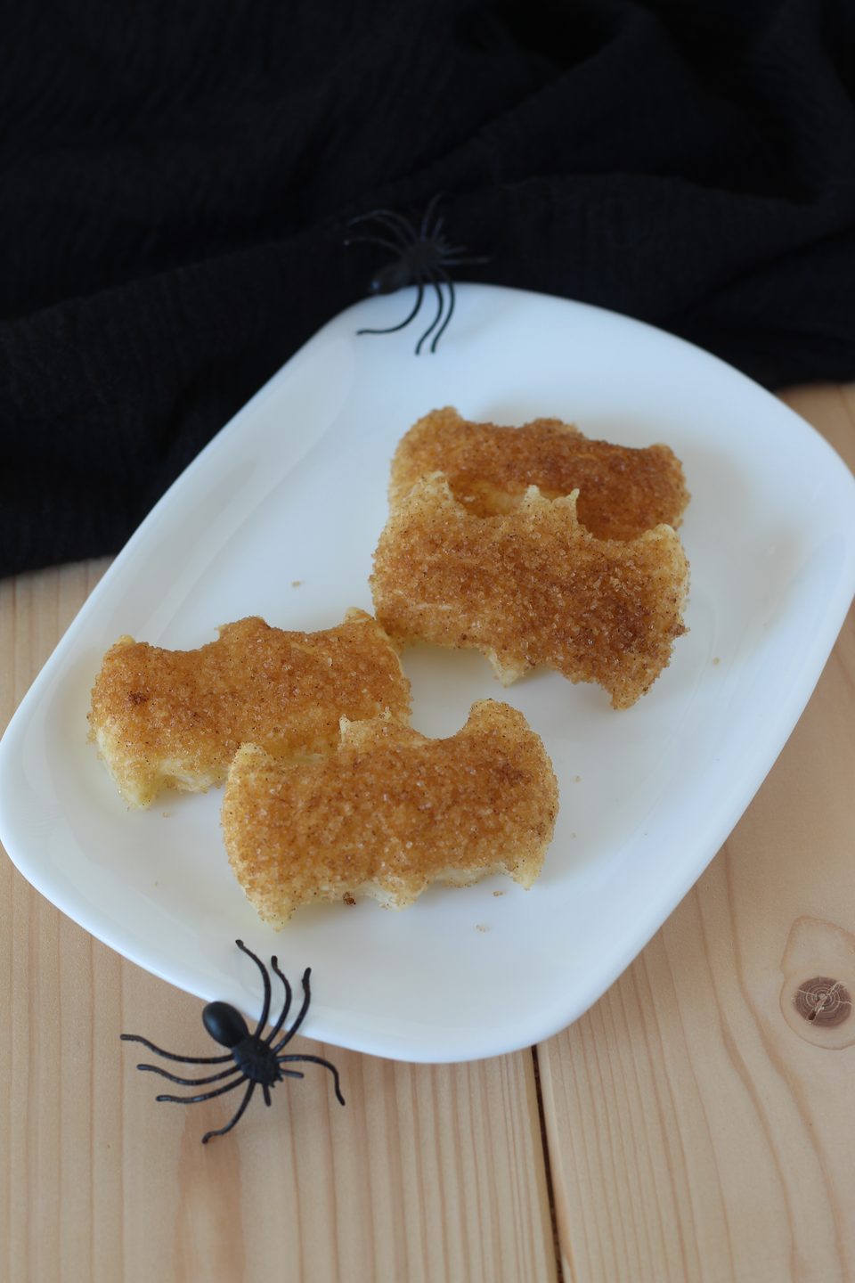 pipistrelli di sfoglia con burro, zucchero di canna e cannella