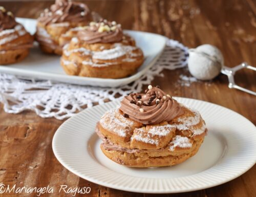 Zeppole con crema chantilly al cioccolato