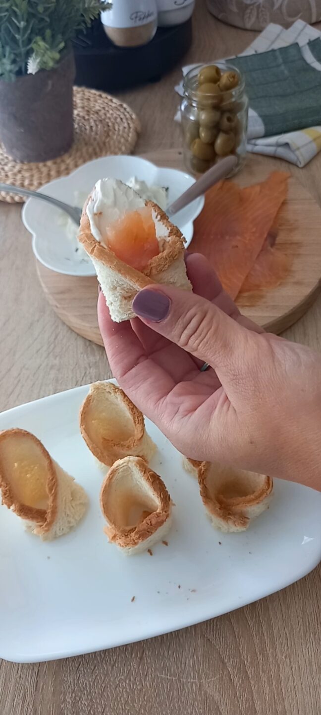 Tasche di pancarrè con Philadelphia e salmone