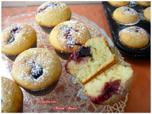 Muffin con ricotta e amarene