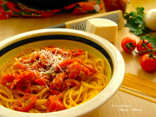 Spaghetti con pomodorini scoppiettanti, ricetta Pugliese