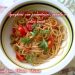spaghetti con pomodorini, rucola e olive verdi