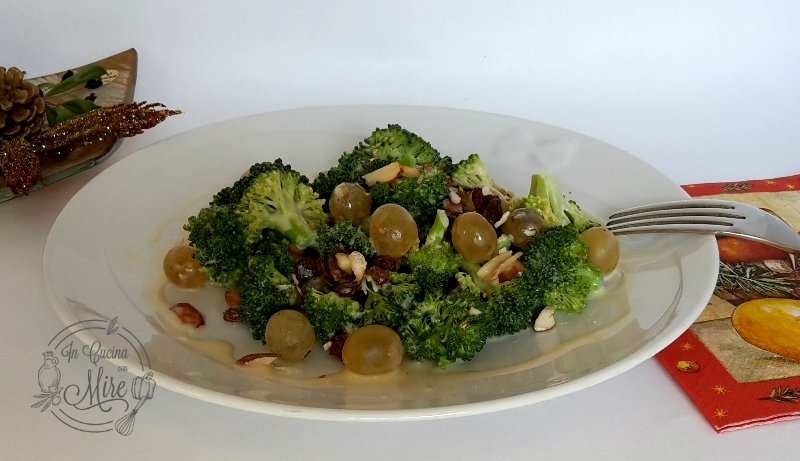 Insalata di broccoli e uva 