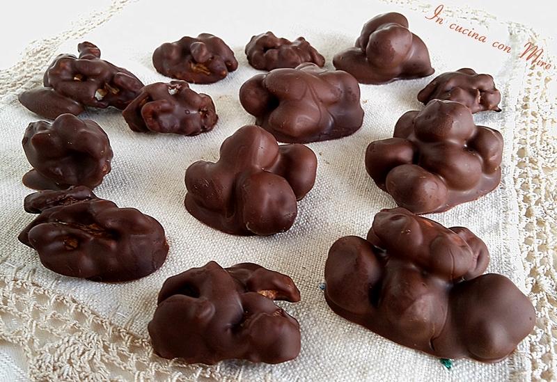 Mandorle ricoperte di cioccolato Mandorle al cioccolato 20151117_152906