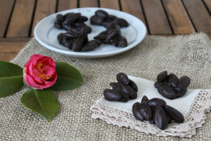 Mandorle ricoperte di cioccolato