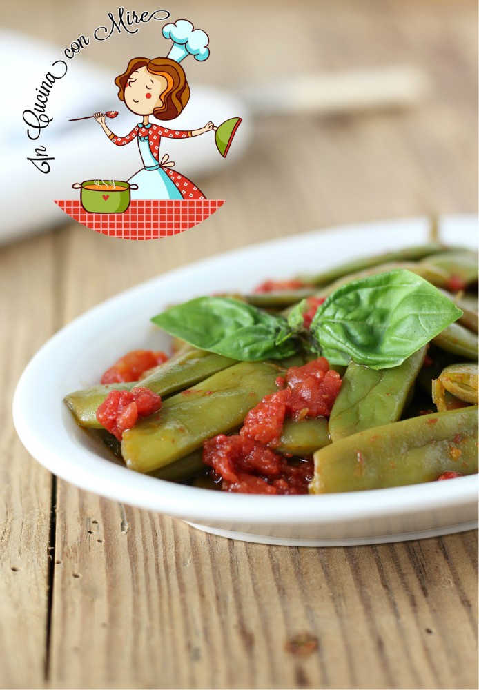 Fagioli piattoni al pomodoro .